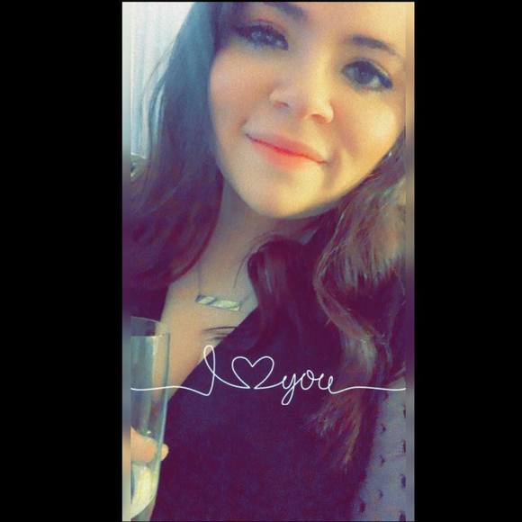 Crystal Tavares - Poshmark Profile Picture of Crystal Tavares (@ctavares25) on Poshmark