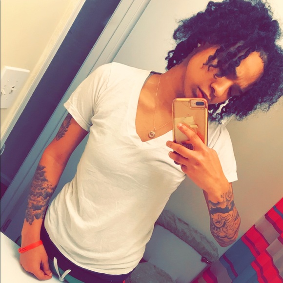 Lashaunda Carelock - Poshmark Profile Picture of Lashaunda Carelock (@l_carelock) on Poshmark