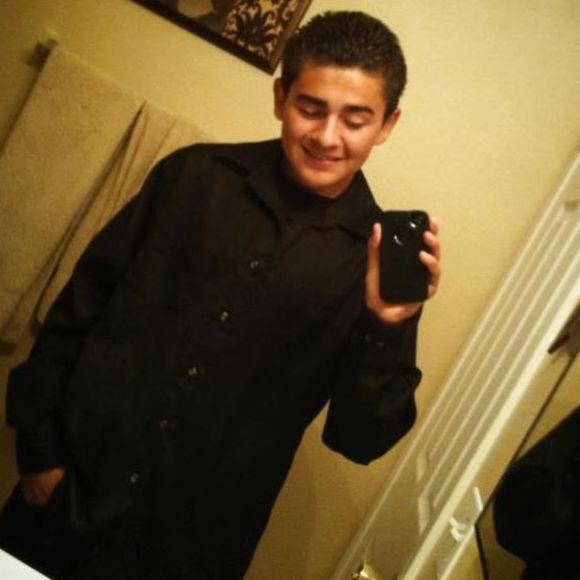 Profile Picture of Alex Ontiveros (@alexntvrs) on Poshmark