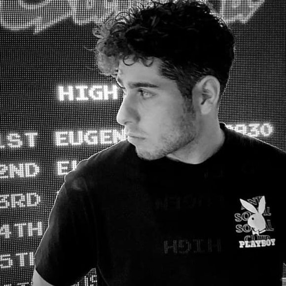 Profile Picture of Eric Robles (@robleseric) on Poshmark