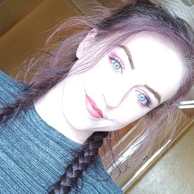 Profile Picture of Laur (@ItsLauraJay) on Twitter