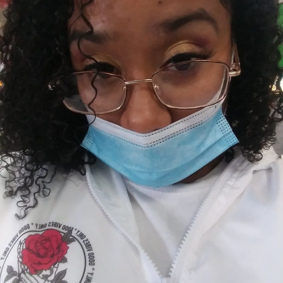 Profile Picture of Taneisha Caradine (@taneishacaradin) on Poshmark