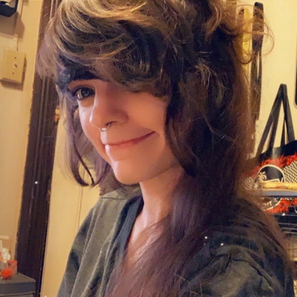 Profile Picture of Leslie Philpott (@kingjotaro) on Poshmark