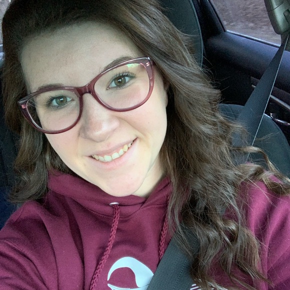Profile Picture of Haley Lowe (@hlowe96) on Poshmark