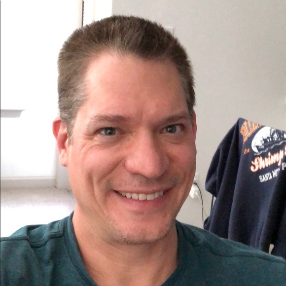 Profile Picture of Wesley Hull (@wfhull) on Poshmark