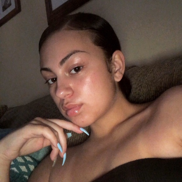 Profile Picture of Leah Whitesides (@leahwhitesides) on Poshmark