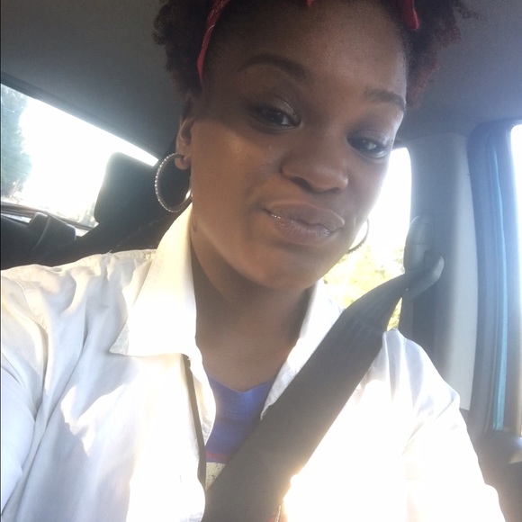 Profile Picture of Rayneisha Mickey (@ray_mickey09) on Poshmark