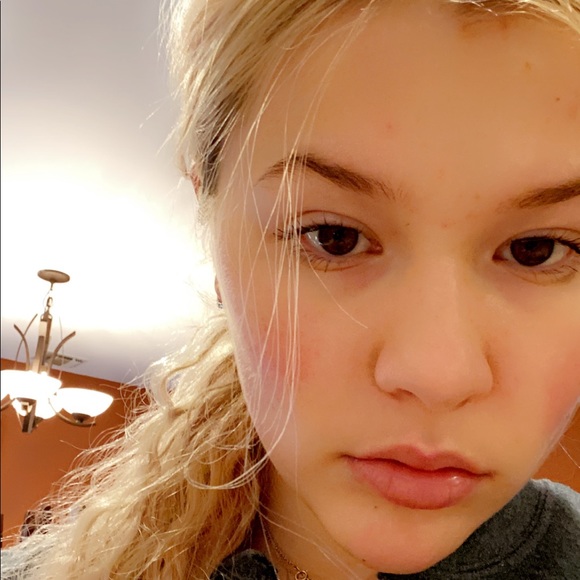 Profile Picture of Victoria Morin (@victoriamori111) on Poshmark