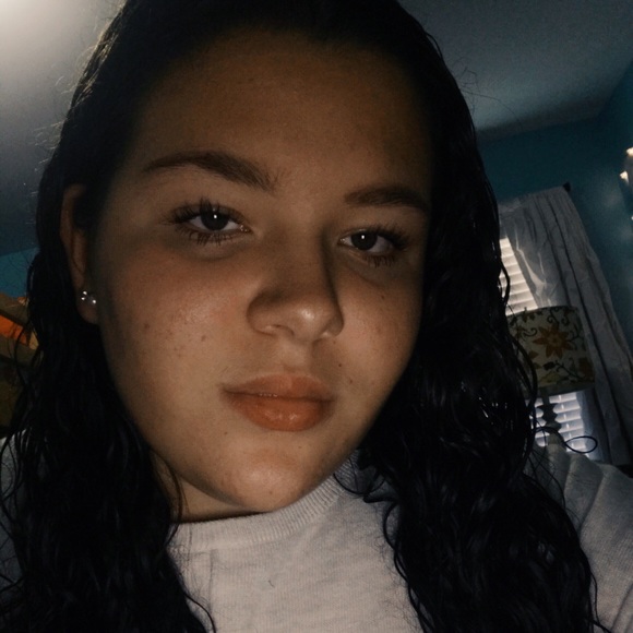 Profile Picture of Abigail Koczko (@abigailk0) on Poshmark