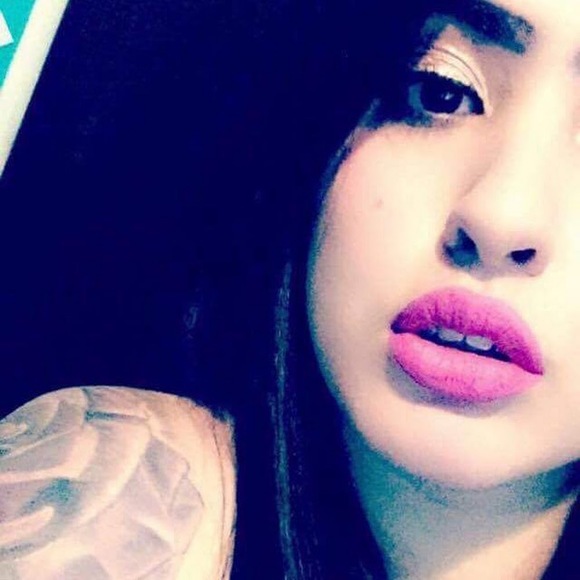 Profile Picture of Crystal Celis (@crystalcelis) on Poshmark