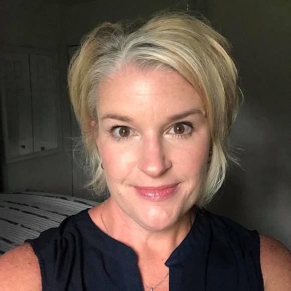 Profile Picture of Amy Schell (@ajob) on Poshmark