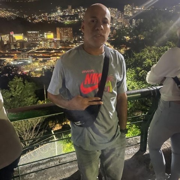 Profile Picture of Jeffrey Cardona (@jeffrey_cardona) on Poshmark