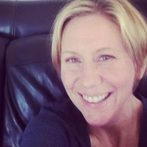 Profile Picture of Heather Piper (@heatherlyp) on Poshmark