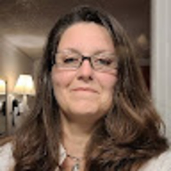 Profile Picture of Christina Schaeffer (@wndrwmn0324_) on Poshmark