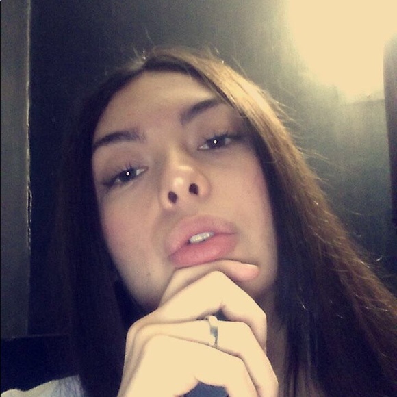 Amanda Yelvington - Poshmark Profile Picture of Amanda Yelvington (@amandayelv) on Poshmark