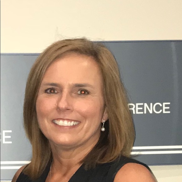 Profile Picture of Julia Gough (@juliag104) on Poshmark