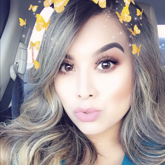 Profile Picture of Abby Flores (@abbyscouture) on Poshmark