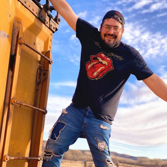 Joel Friar - Poshmark Profile Picture of Joel Friar (@joel_david_09) on Poshmark