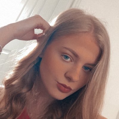 Profile Picture of Vicky Duncan 🌻 (@victoriaduncanx) on Twitter