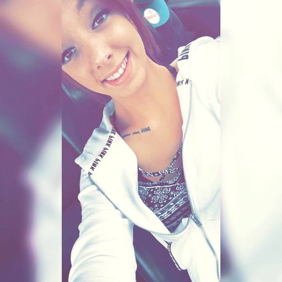 Profile Picture of Kylie Schaumburger (@xokylieechavis) on Poshmark