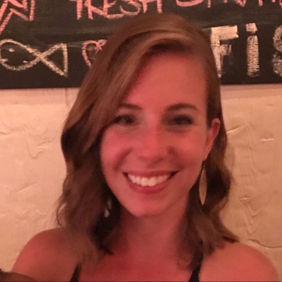 Profile Picture of Meredith Roeber (@maroeber) on Poshmark