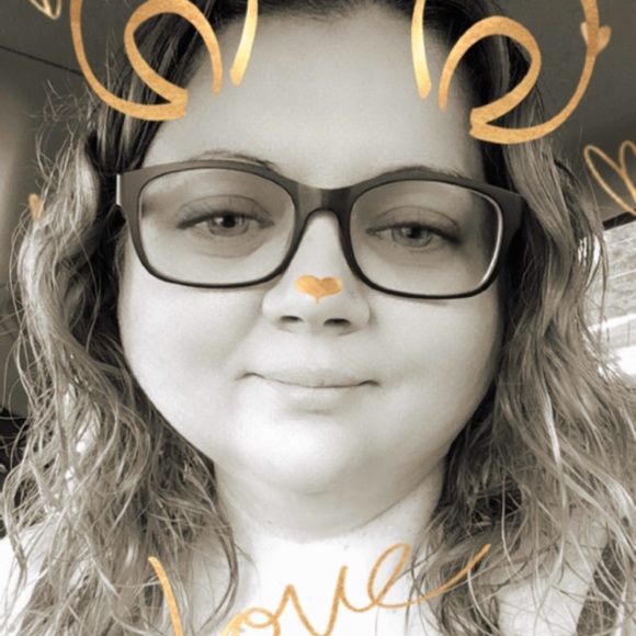 Profile Picture of Debra Bradley (@dbradley830) on Poshmark