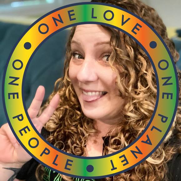 Profile Picture of Kandi Longbrake (@kandidonnell) on Poshmark