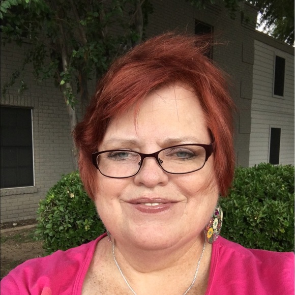 Profile Picture of Lucy Horton (@mcgregorgirl1) on Poshmark