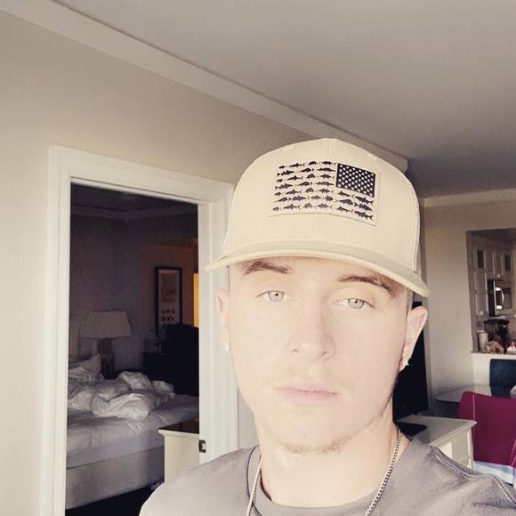 Profile Picture of Adam Wills (@adam_33) on Poshmark