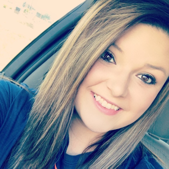 Profile Picture of Kelsey Dufner (@kelseyduff96) on Poshmark
