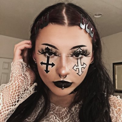 Profile Picture of Olivia Manghelli (@livmanghelli) on Twitter
