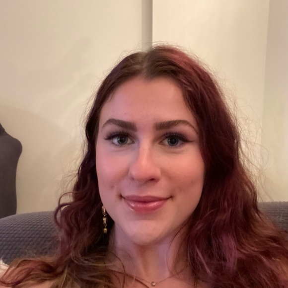 Profile Picture of Carmen Eichenberger (@c_eich357) on Poshmark