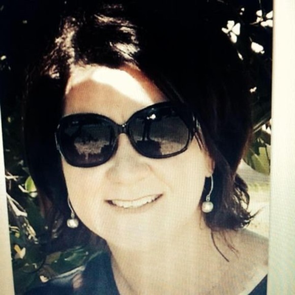 Profile Picture of Tanya Parsons (@ttparsons) on Poshmark