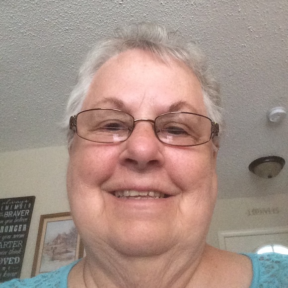 Profile Picture of Marie Workman (@donutfry) on Poshmark