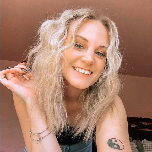 Profile Picture of Marley Mcniven (@marj2585) on Poshmark