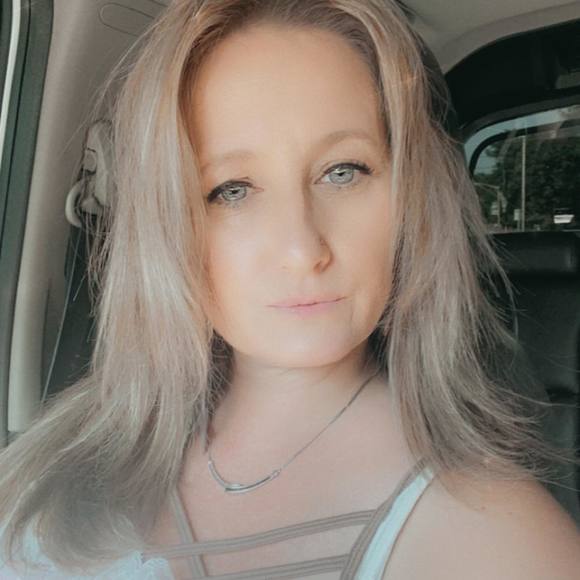 Profile Picture of Alicia Obrien (@mylovenz2003) on Poshmark