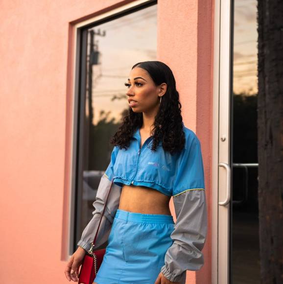 Profile Picture of Amber Bailey (@amberbailey) on Poshmark