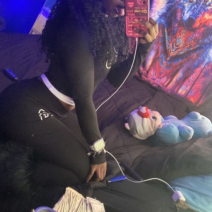 Profile Picture of laybae 😚 (@lay_moody) on Tiktok