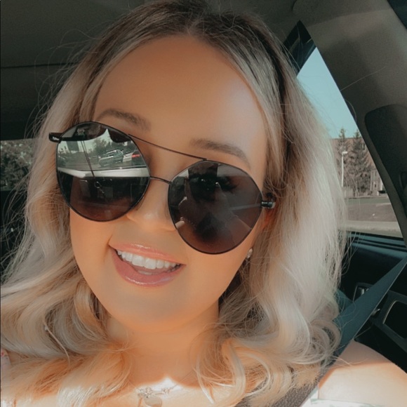 Tabbitha Bohbot - Poshmark Profile Picture of Tabbitha Bohbot (@tabbithabohbot5) on Poshmark