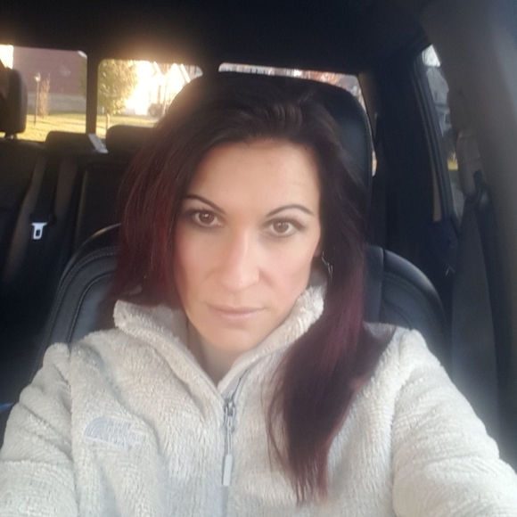 Profile Picture of Brook Bealko (@bbealko) on Poshmark