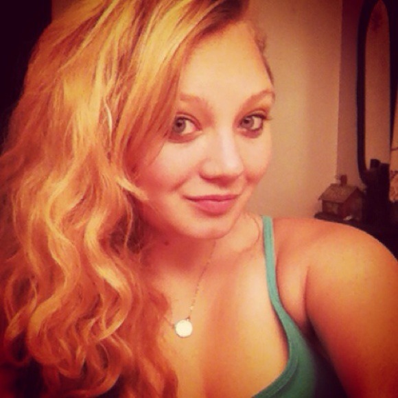 Profile Picture of Shelly Cork (@shellrena) on Poshmark