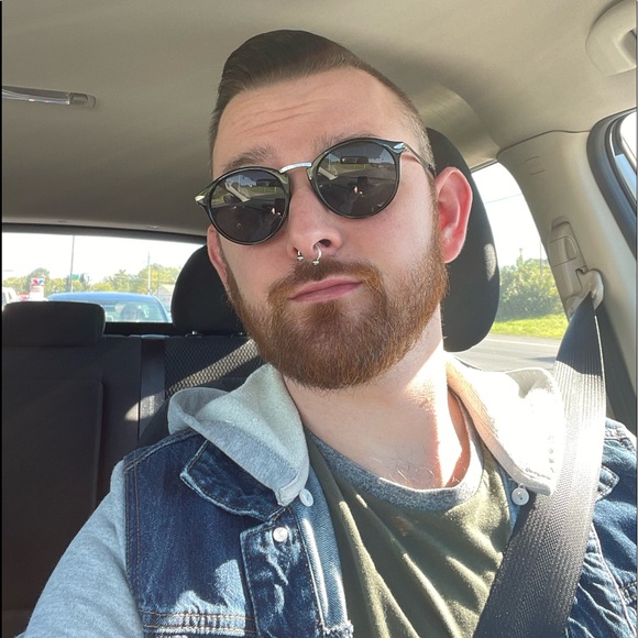 Profile Picture of Dustin Shetley (@traveler1023) on Poshmark