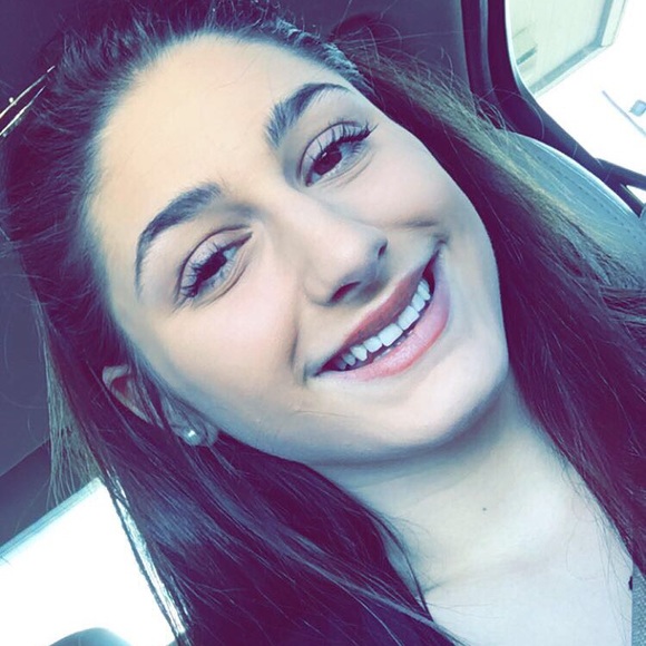 Profile Picture of Hannah Candies (@hannahcandies) on Poshmark