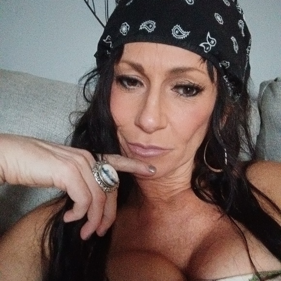 Profile Picture of Erika Confer (@erikaconfer) on Poshmark