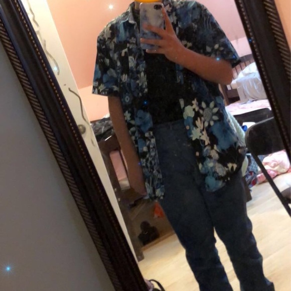 Profile Picture of Ian Alonso (@kingian610) on Poshmark