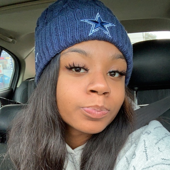 Profile Picture of Sharron Durham (@sharrondurham) on Poshmark