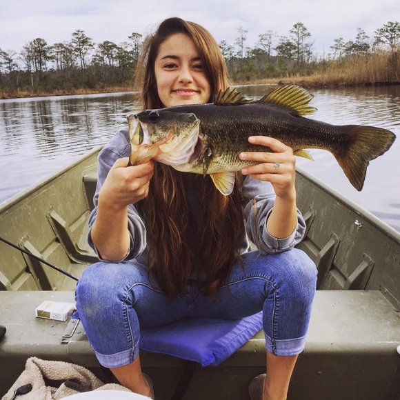 Profile Picture of Lauren Neilson (@laurenneilson) on Poshmark