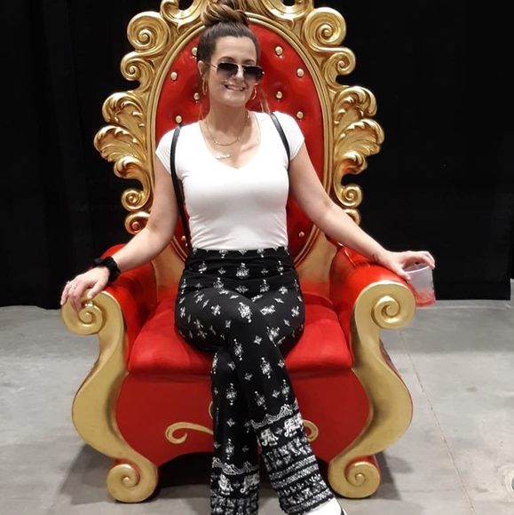 Profile Picture of Ashlie Cizenski (@ashciz87) on Poshmark