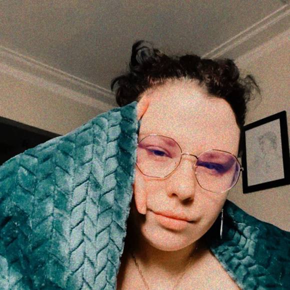 Profile Picture of Cat Sheedy (@catsheedy) on Poshmark