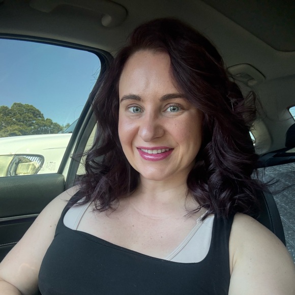 Profile Picture of Kyleigh Eubanks (@fashionky) on Poshmark